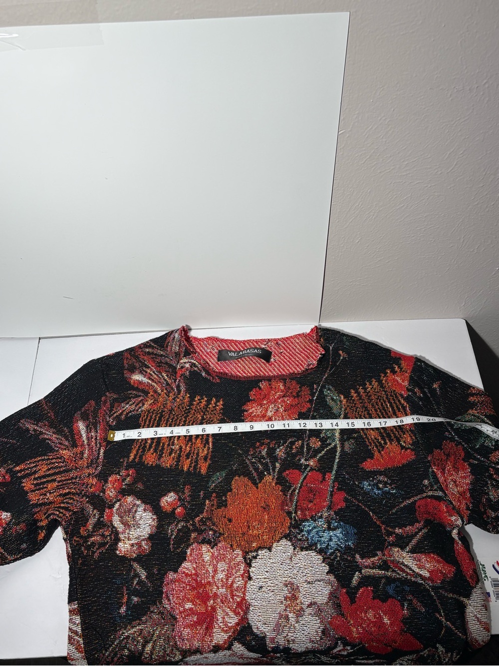 Valabasas sweater read - Picture 3 of 4